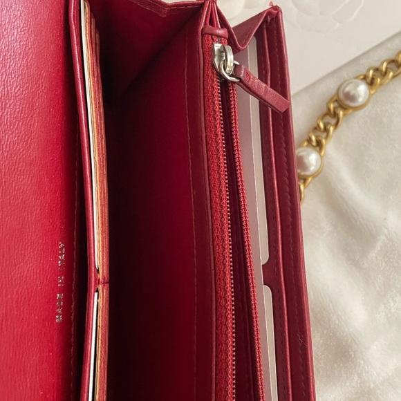 Chanel Lambskin Camellia Embossed wallet - Picture 15 of 16